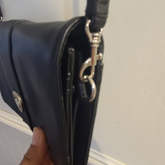 Giani Bernini Black Crossbody Bag - Picture 6 of 7